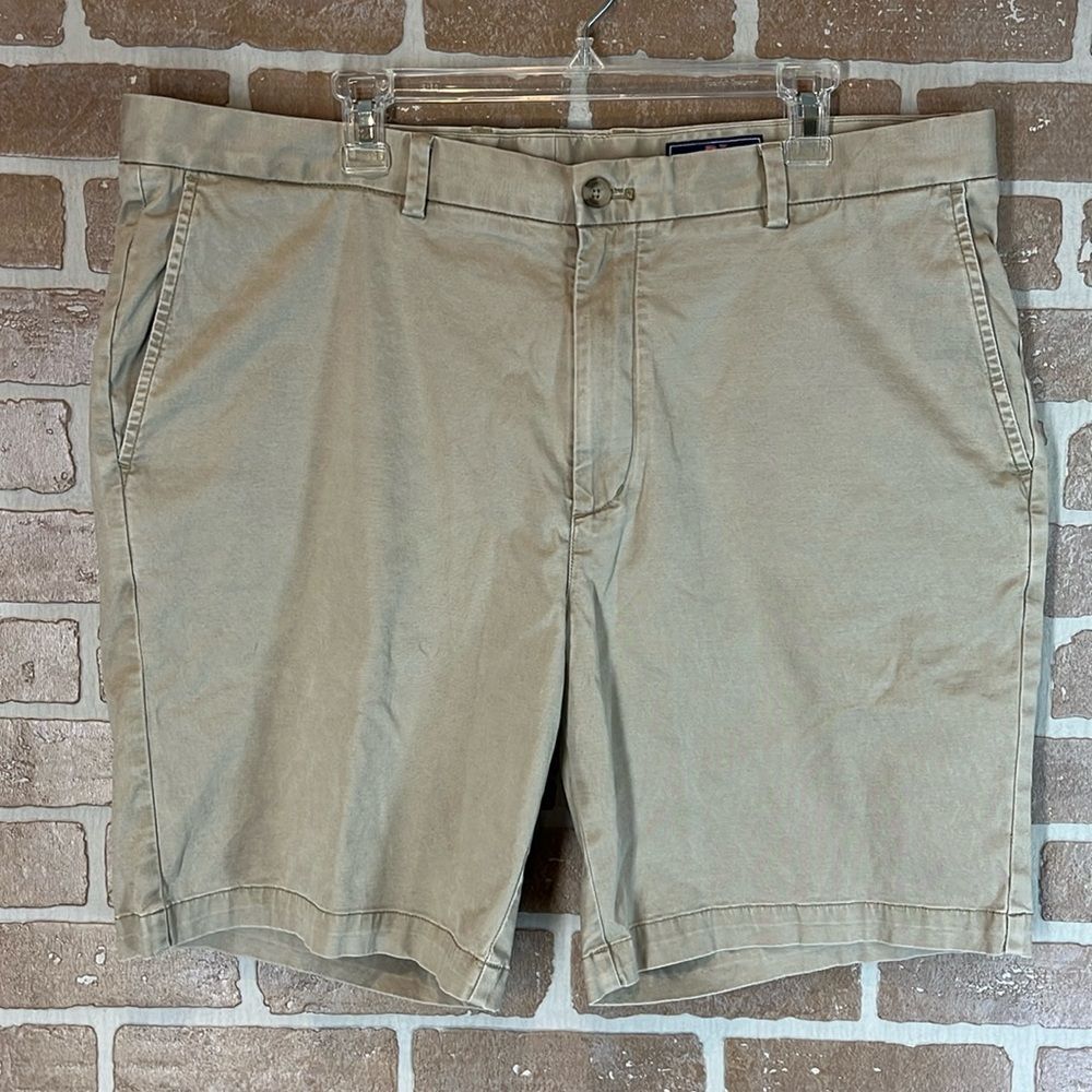 Vineyard Vines Men's Breaker shorts size 40 Khaki Tan